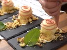 Limetten-Apfel-Parfait an gegrilltem Whiskeycrumble mit Meringue und Minze - Rezept - Bild Nr. 2