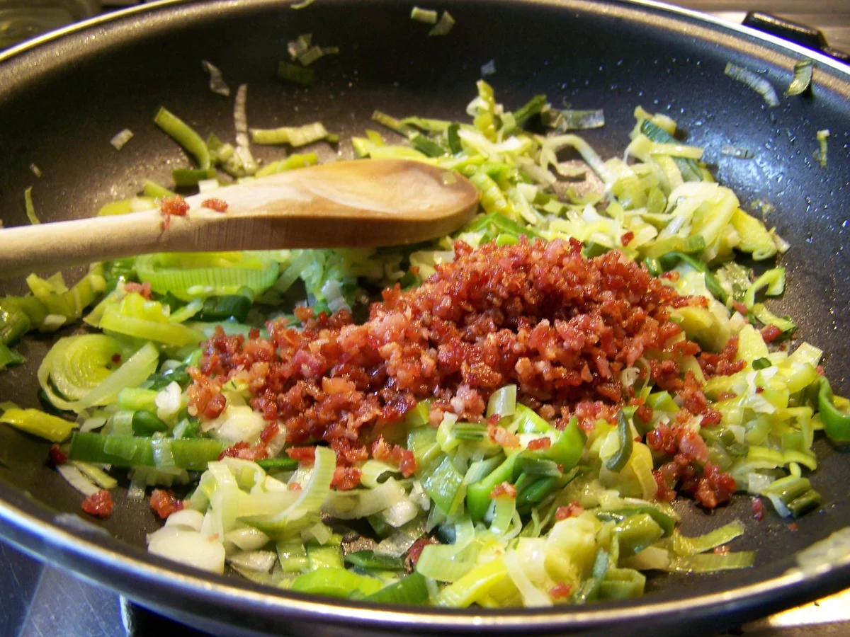 Hühnerfilet gefüllt,  in einer Porreespecksauce - Rezept - Bild Nr. 8719