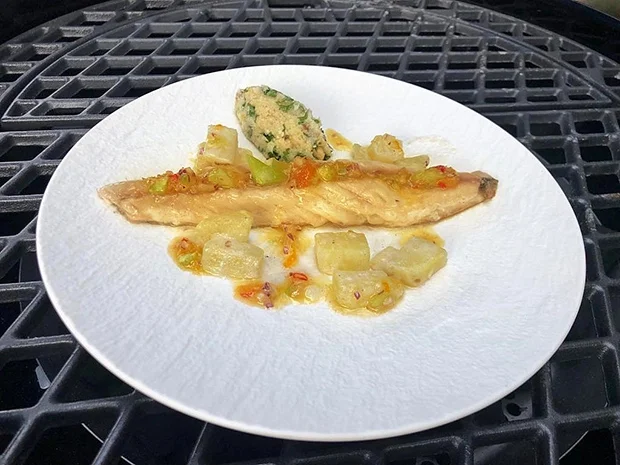 Rezept: Snoek Braai – Gegrillte Makrele mit Aprikose und Süßkartoffel (Motsi Mabuse) Bild Nr. 2 Snoek Braai – Gegrillte Makrele mit Aprikose und Süßkartoffel (Motsi Mabuse) - Rezept - Bild Nr. 2