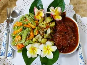 Sahnegulasch mit Petersilienkartoffeln und Kaiserschoten - Rezept - Bild Nr. 8720