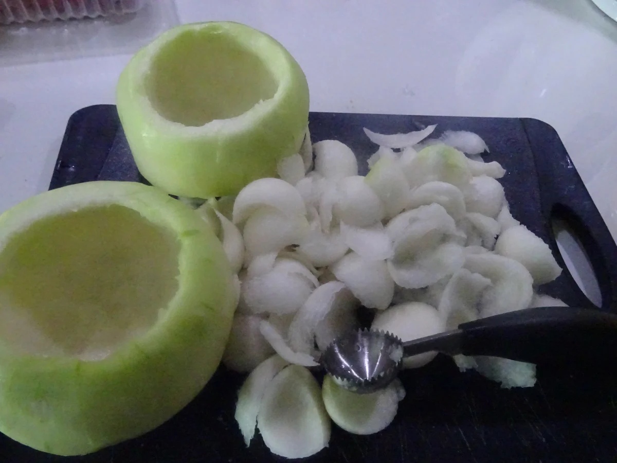 Rezept: Gefüllte Kohlrabi auf Rahm-Gemüse-Reis Bild Nr. 8725 Gefüllte Kohlrabi auf Rahm-Gemüse-Reis - Rezept - Bild Nr. 8725