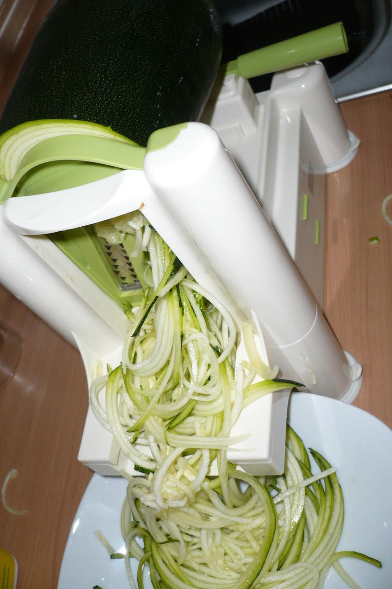 Zucchini - Spaghetti mit Frischkäse und Tomaten - Rezept - Bild Nr. 8753