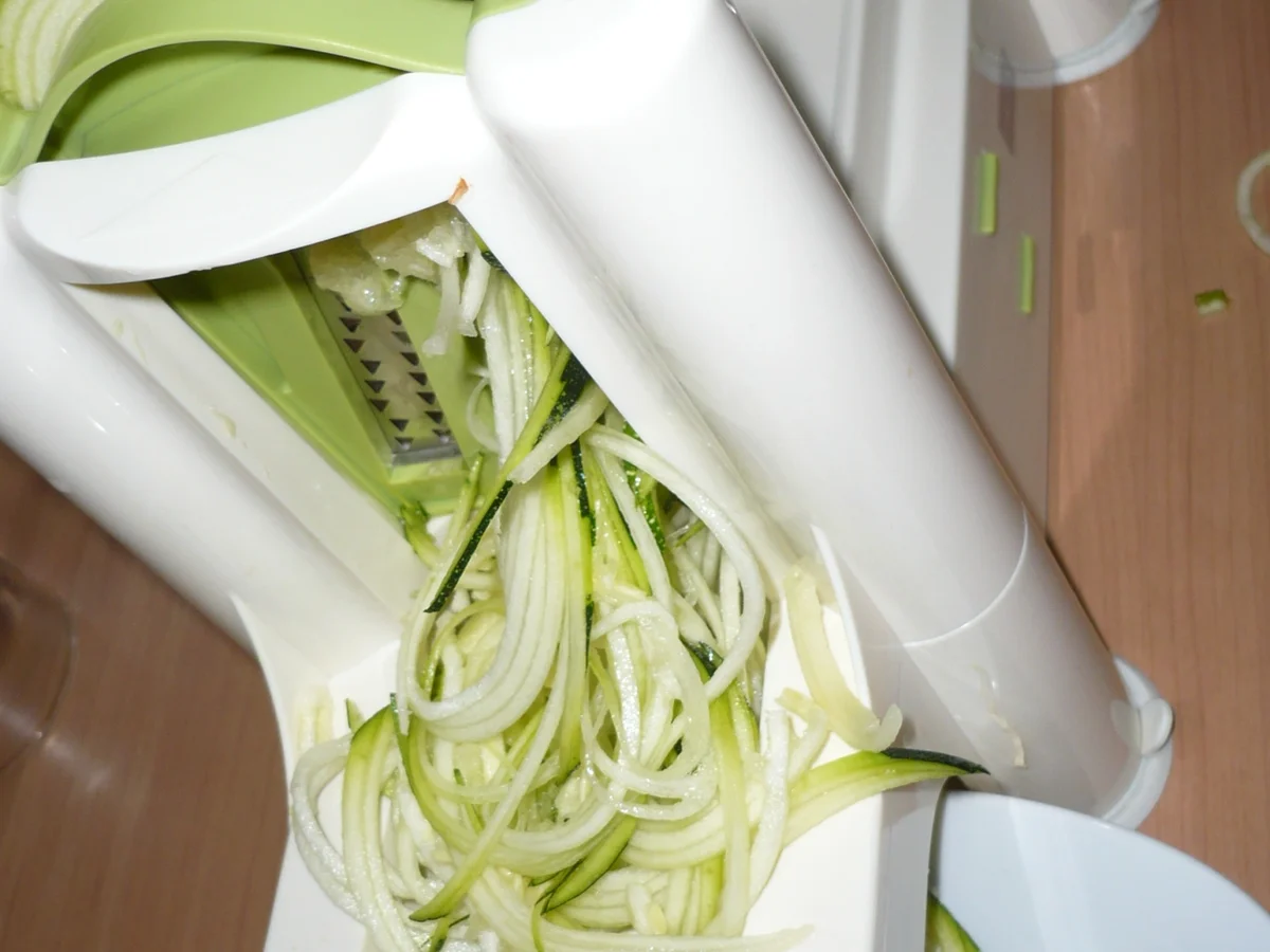 Zucchini - Spaghetti mit Frischkäse und Tomaten - Rezept - Bild Nr. 8753
