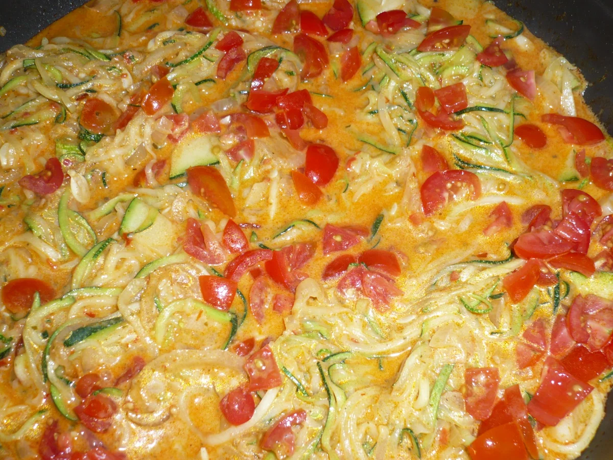 Zucchini - Spaghetti mit Frischkäse und Tomaten - Rezept - Bild Nr. 8755