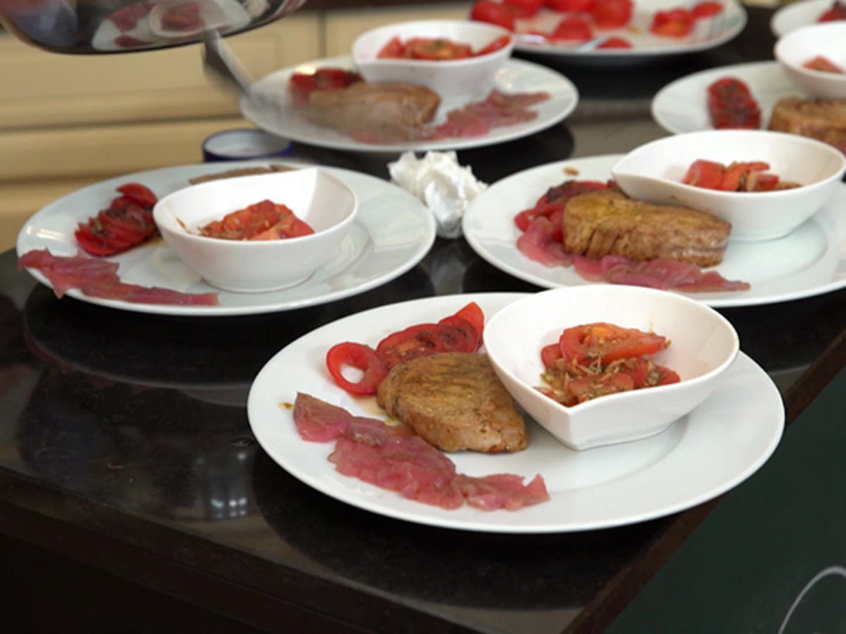 Tomatensalat mit Thunfisch in Currydressing dazu Thunfisch Carpaccio - Rezept - Bild Nr. 2
