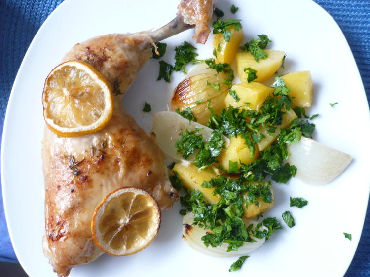 Hähnchenkeulen in Zitronen - Knoblauch - Soße - Rezept - kochbar.de