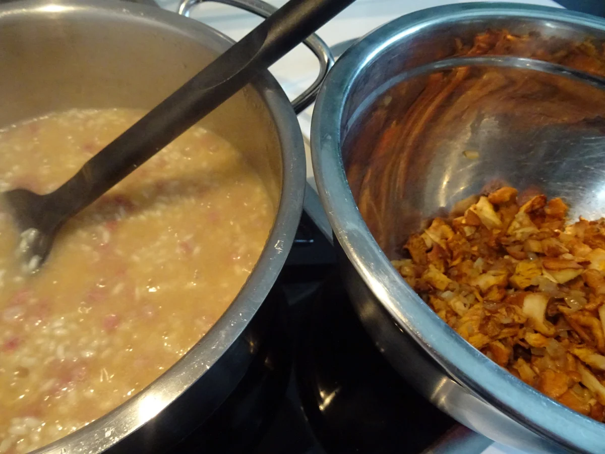 Rezept: Pfifferlings-Risotto mit pochiertem Ei und Bacon-Chip Bild Nr. 8775 Pfifferlings-Risotto mit pochiertem Ei und Bacon-Chip - Rezept - Bild Nr. 8775