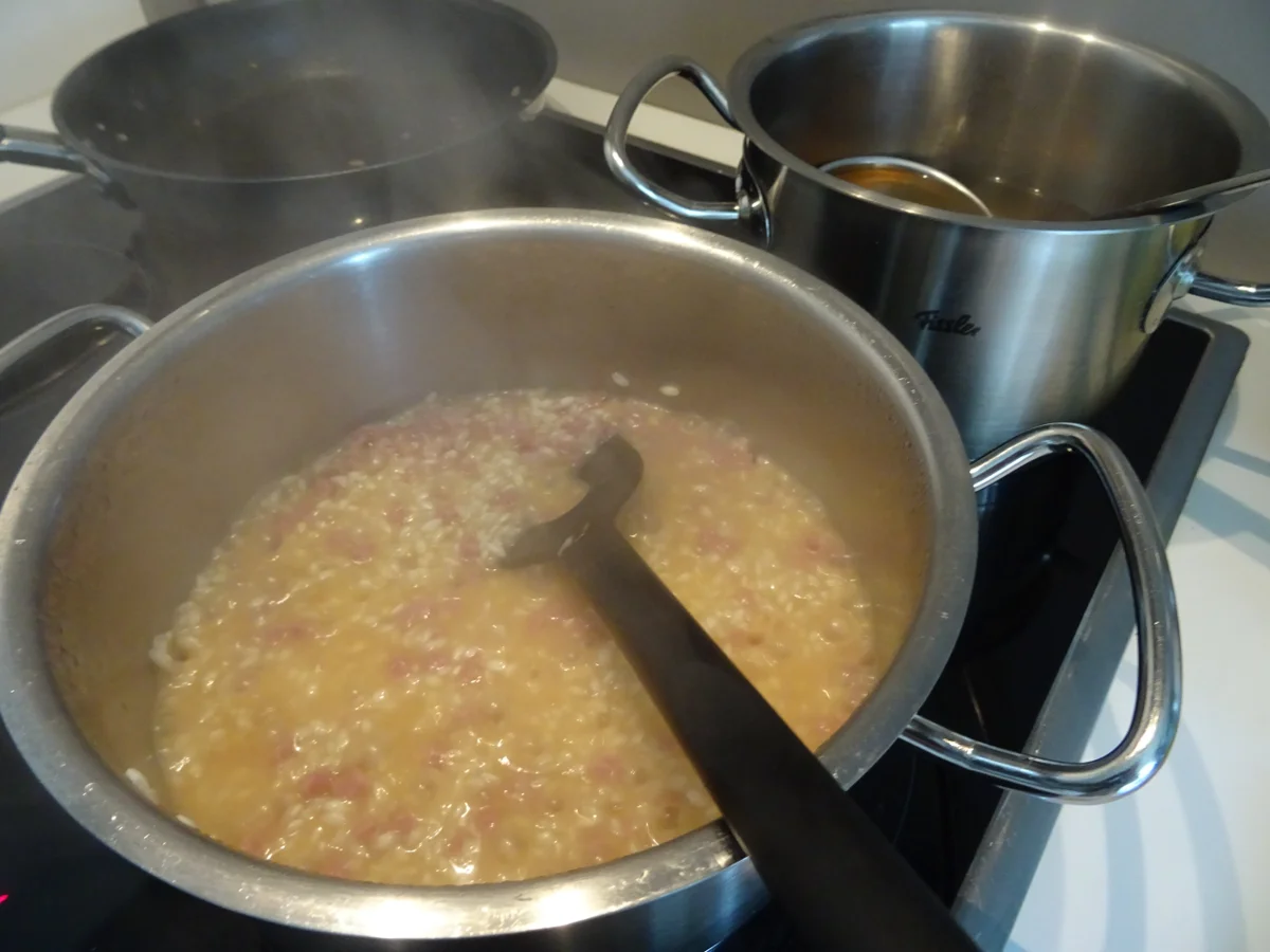 Rezept: Pfifferlings-Risotto mit pochiertem Ei und Bacon-Chip Bild Nr. 8776 Pfifferlings-Risotto mit pochiertem Ei und Bacon-Chip - Rezept - Bild Nr. 8776