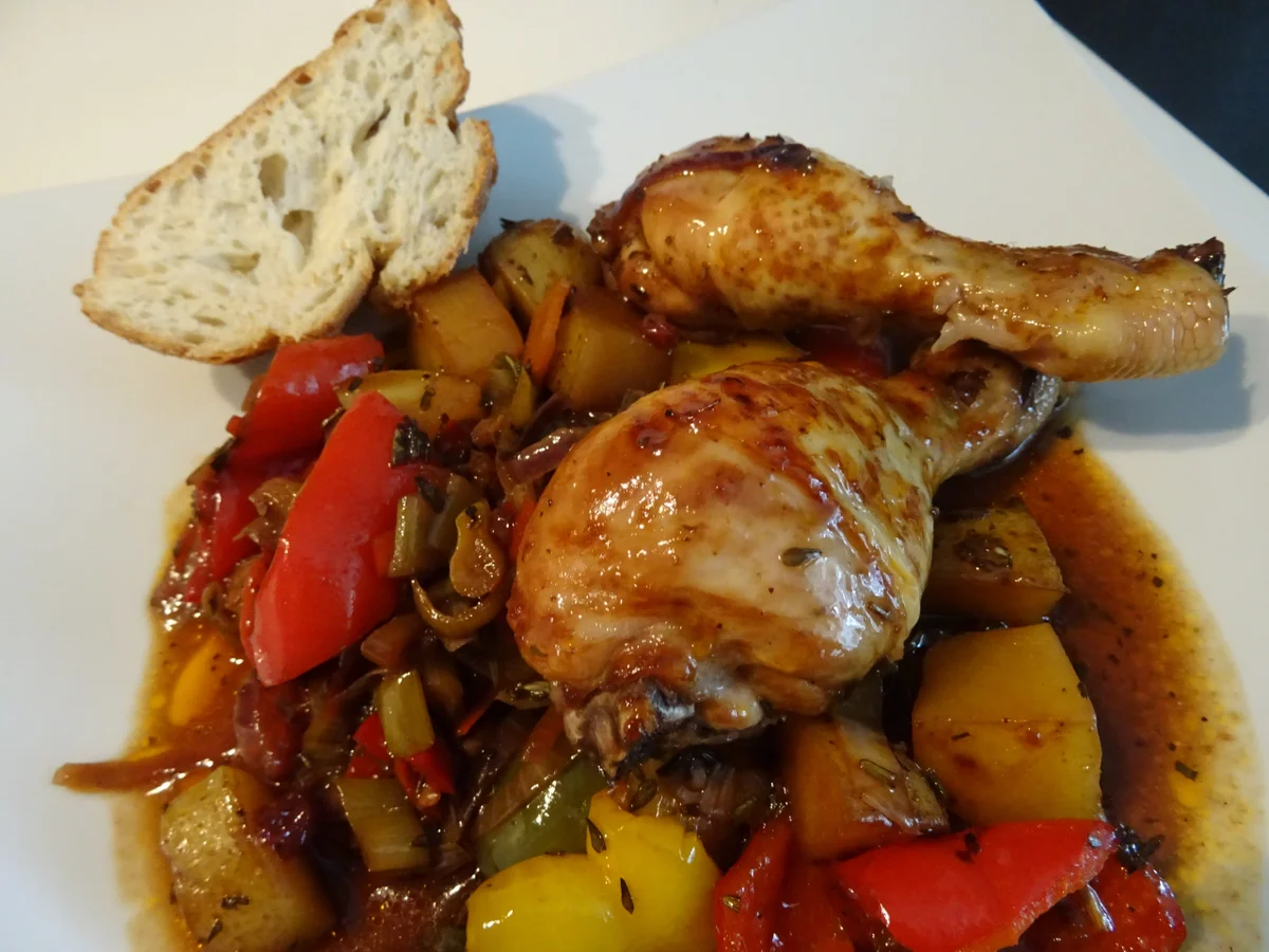 Pikant marinierte Hähnchen-Unterkeulen auf mediterranem Gemüse - Rezept - Bild Nr. 8780