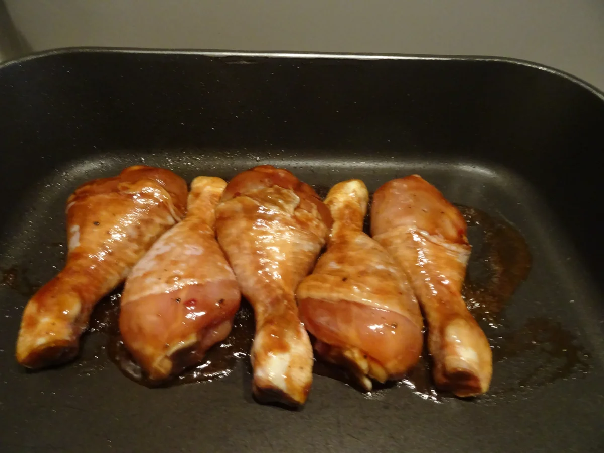 Pikant marinierte Hähnchen-Unterkeulen auf mediterranem Gemüse - Rezept - Bild Nr. 8784