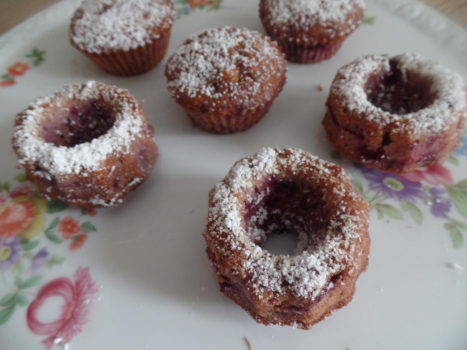 Mini-Gugelhupf mit Himbeeren - Rezept mit Bild - kochbar.de