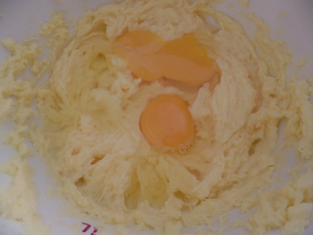 Rezept: Mini-Gugelhupf mit Himbeeren Bild Nr. 8776 Mini-Gugelhupf mit Himbeeren - Rezept - Bild Nr. 8776