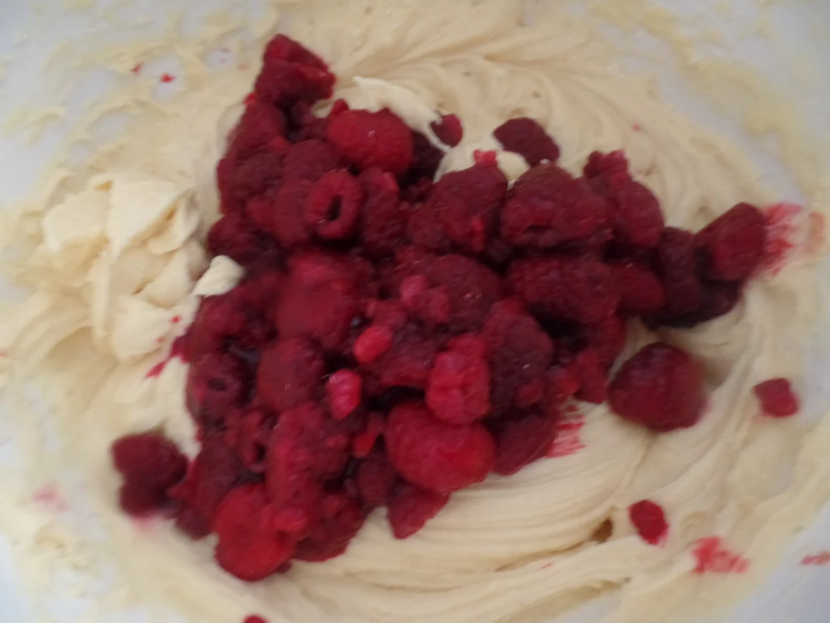 Rezept: Mini-Gugelhupf mit Himbeeren Bild Nr. 8777 Mini-Gugelhupf mit Himbeeren - Rezept - Bild Nr. 8777