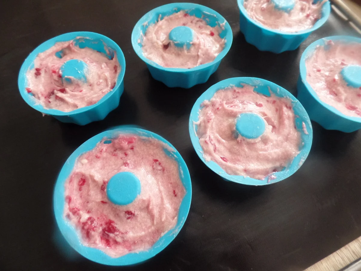 Rezept: Mini-Gugelhupf mit Himbeeren Bild Nr. 8779 Mini-Gugelhupf mit Himbeeren - Rezept - Bild Nr. 8779