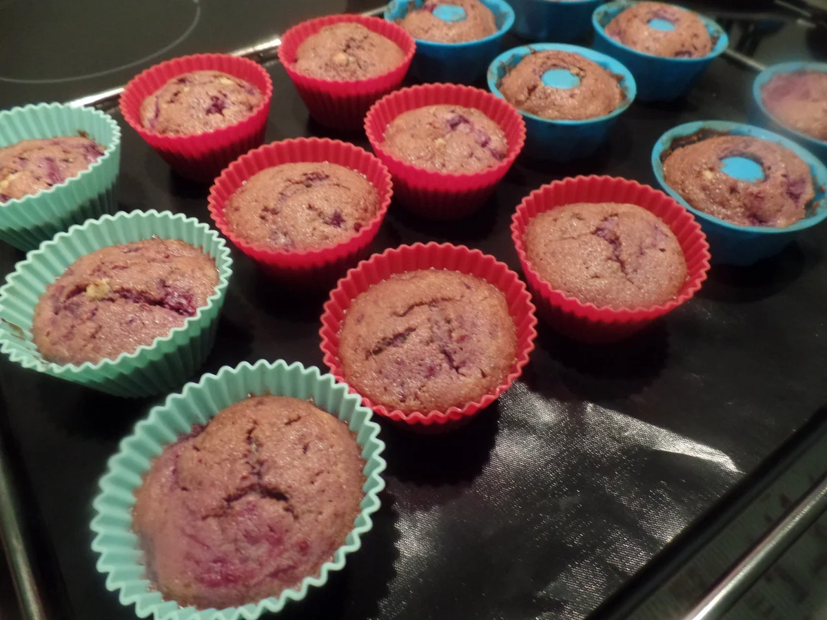 Rezept: Mini-Gugelhupf mit Himbeeren Bild Nr. 8782 Mini-Gugelhupf mit Himbeeren - Rezept - Bild Nr. 8782