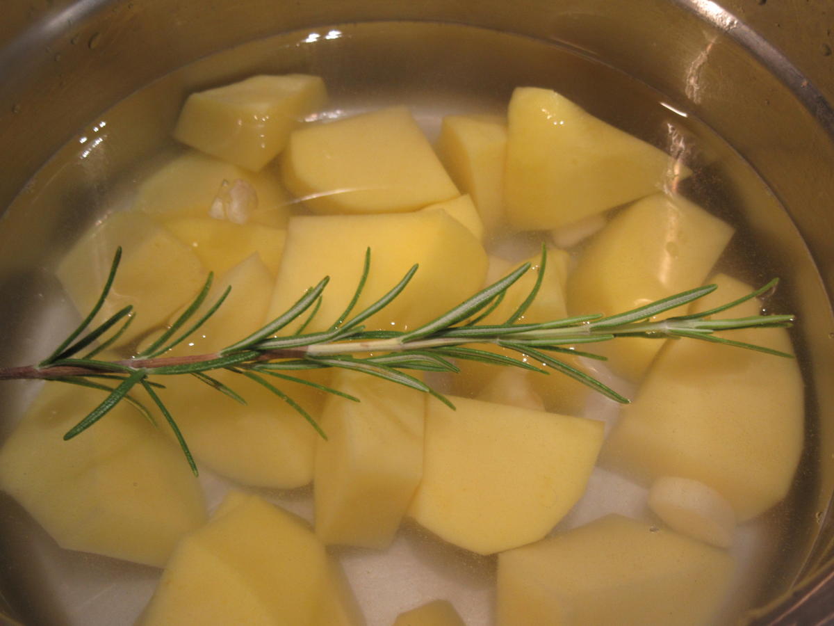 Kartoffeln: Halbseidene Petersilienknödel, gefüllt mit Pilzen - Rezept - Bild Nr. 8775