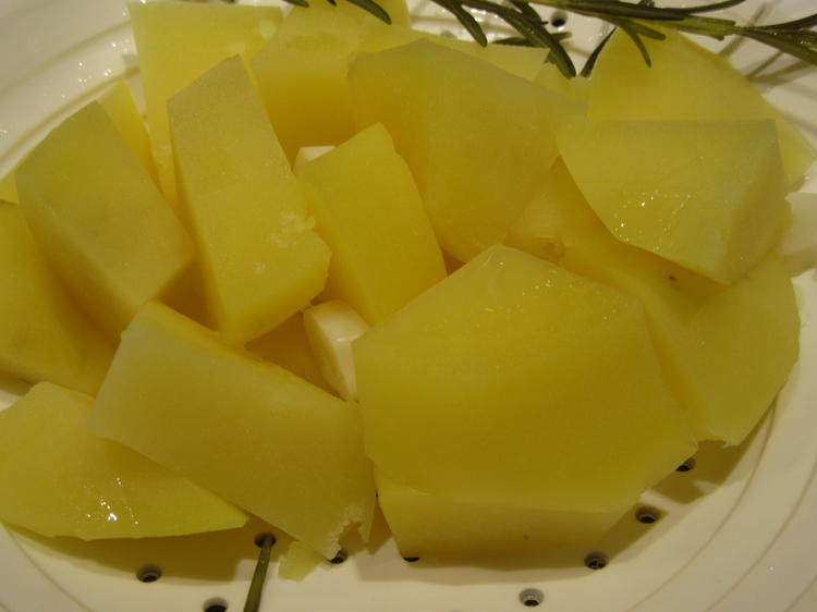 Kartoffeln: Halbseidene Petersilienknödel, gefüllt mit Pilzen - einfach ... Kartoffeln: Halbseidene Petersilienknödel, gefüllt mit Pilzen - einfach ...