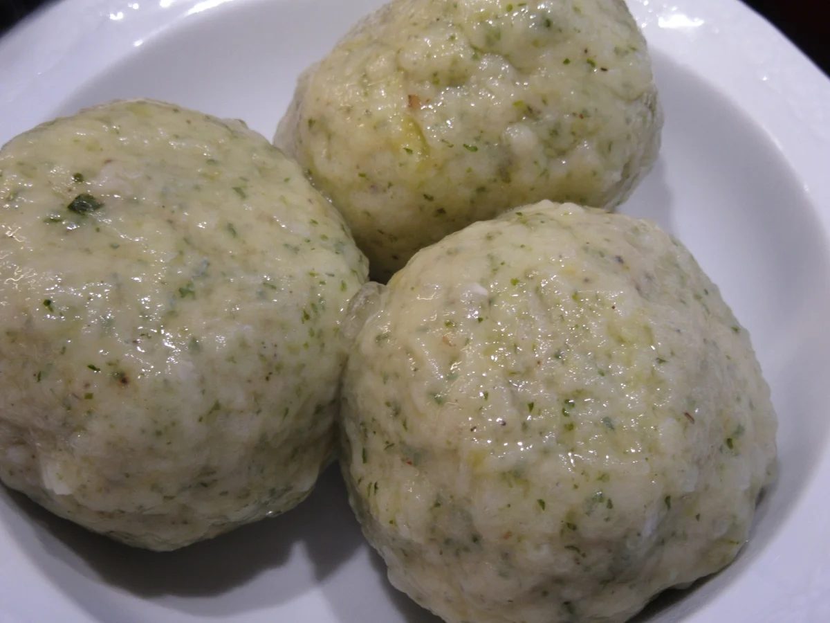 Kartoffeln: Halbseidene Petersilienknödel, gefüllt mit Pilzen - Rezept - Bild Nr. 8786