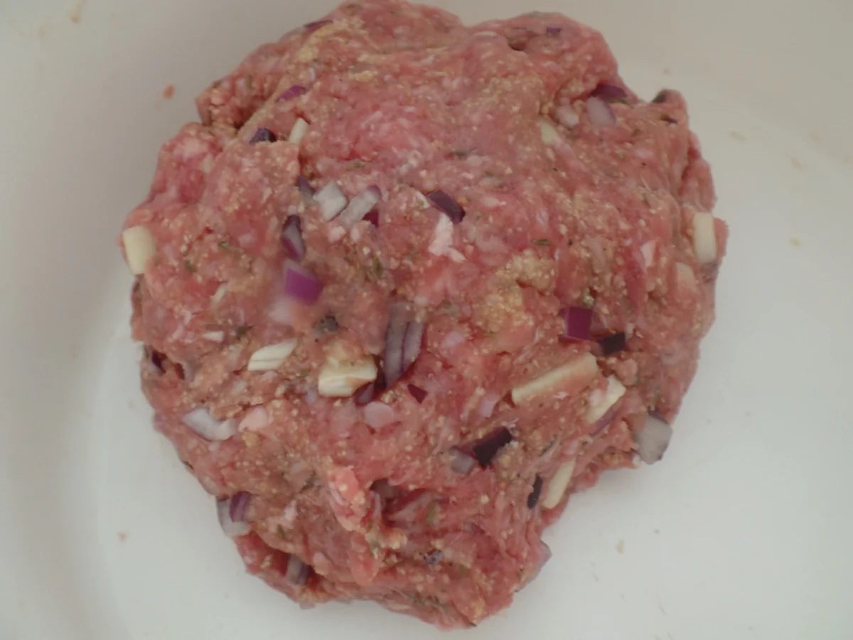 Rezept: Speck-Buletten mit Tomaten-Melonen-Salat Bild Nr. 8777 Speck-Buletten mit Tomaten-Melonen-Salat - Rezept - Bild Nr. 8777