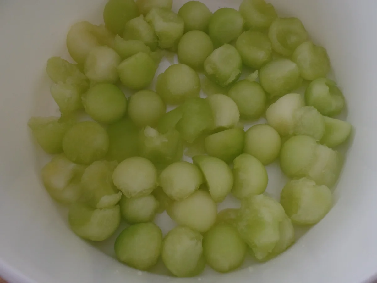 Rezept: Speck-Buletten mit Tomaten-Melonen-Salat Bild Nr. 8785 Speck-Buletten mit Tomaten-Melonen-Salat - Rezept - Bild Nr. 8785