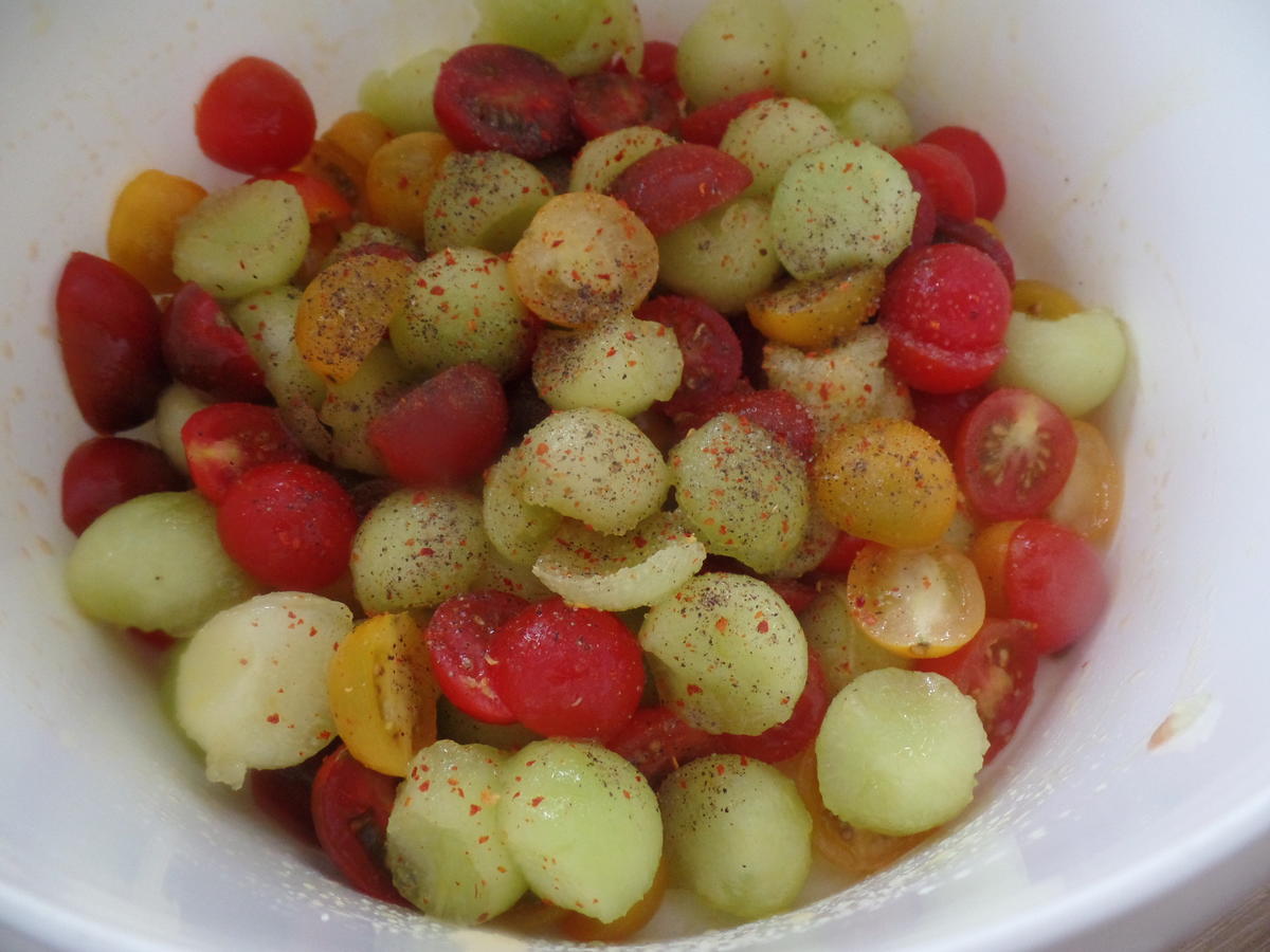 Speck-Buletten mit Tomaten-Melonen-Salat - Rezept - Bild Nr. 8787
