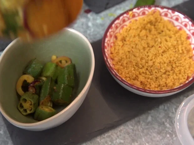 Indische Reisplatte mit Dhal, Palak Paneer, Okra in Ghee, 2 Chutneys und Papadam - Rezept - Bild Nr. 2