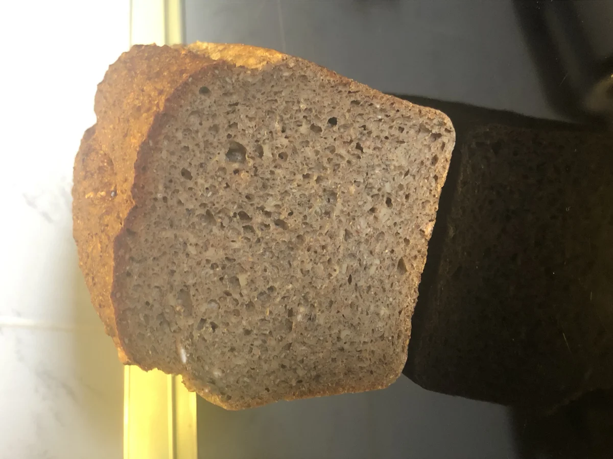 Rezept: Dinkelbrot mit Hanfsamen und Chia Bild Nr. 3 Dinkelbrot mit Hanfsamen und Chia - Rezept - Bild Nr. 3