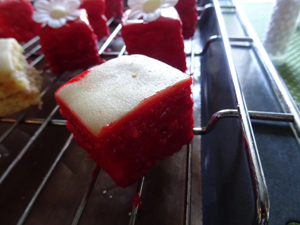 Rezept: Petit fours Bild Nr. 8796 Petit fours - Rezept - Bild Nr. 8796