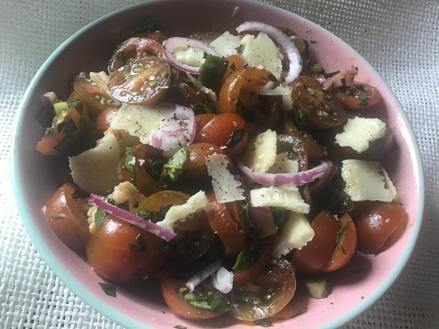 Tomatensalat mit Parmesan - Rezept mit Bild - kochbar.de