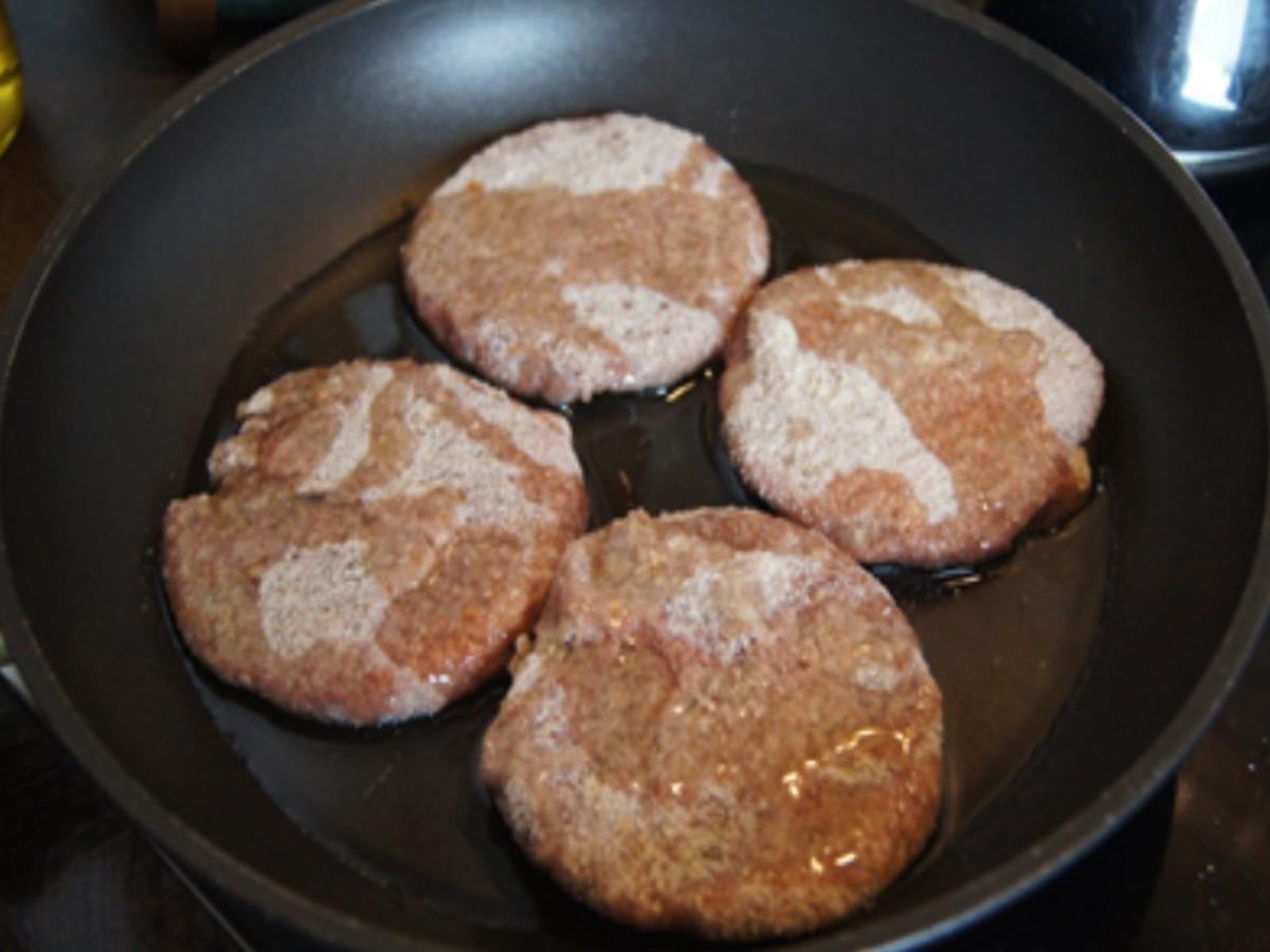 Hamburger mit Würzspinat und Pellkartoffeln - Rezept - Bild Nr. 4
