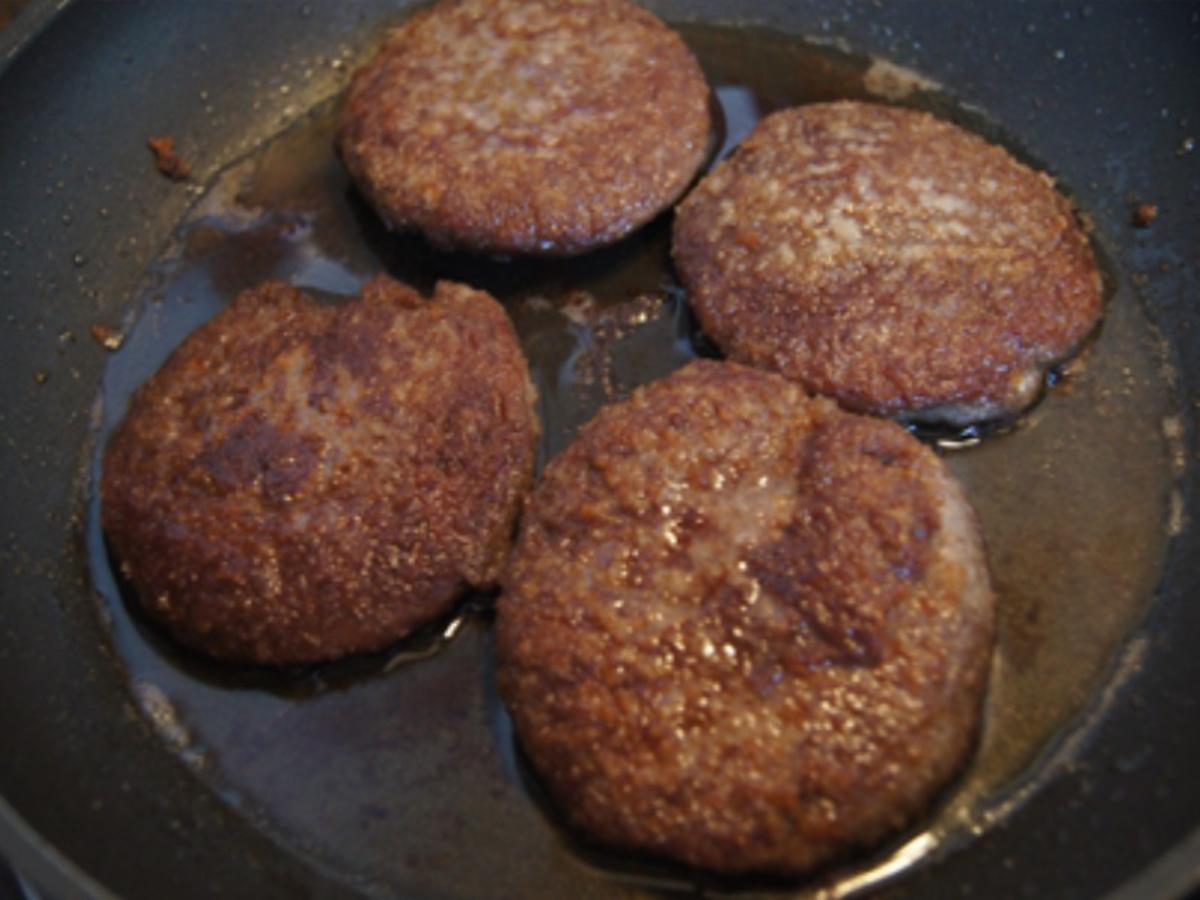 Hamburger mit Würzspinat und Pellkartoffeln - Rezept - Bild Nr. 5