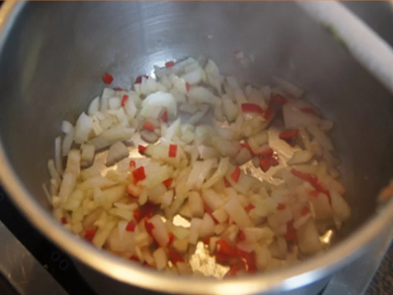 Hamburger mit Würzspinat und Pellkartoffeln - Rezept - Bild Nr. 7