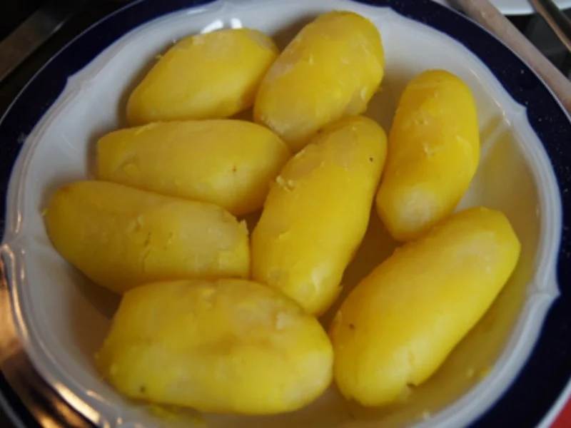 Hamburger mit Würzspinat und Pellkartoffeln - Rezept - Bild Nr. 11