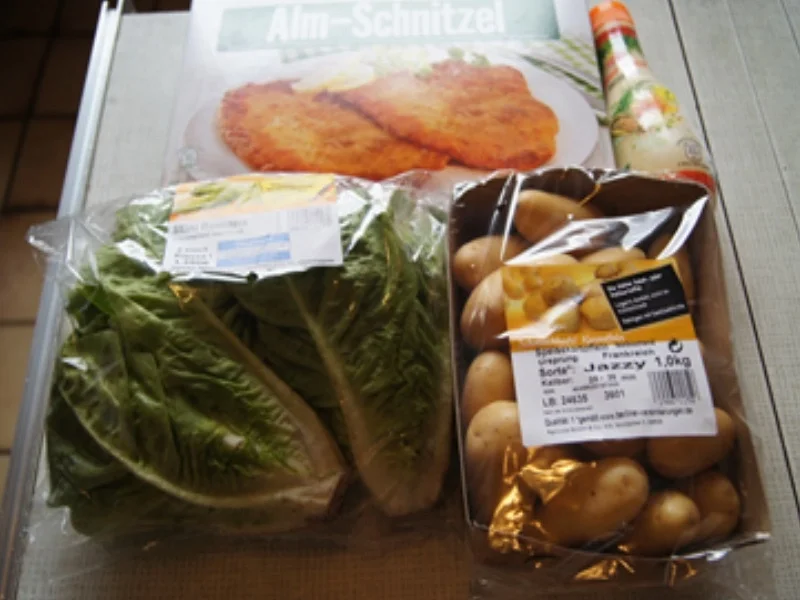 Alm-Schnitzel mit Kümmel-Drillingen und Mini-Romana-Salat - Rezept - Bild Nr. 3