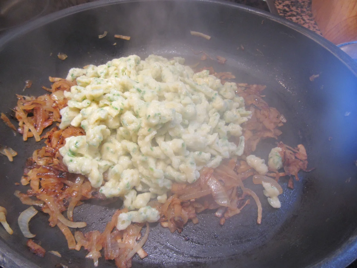 Pasta: Käsespätzle - mit Knoblauch und Schnittlauch - Rezept - Bild Nr. 8828