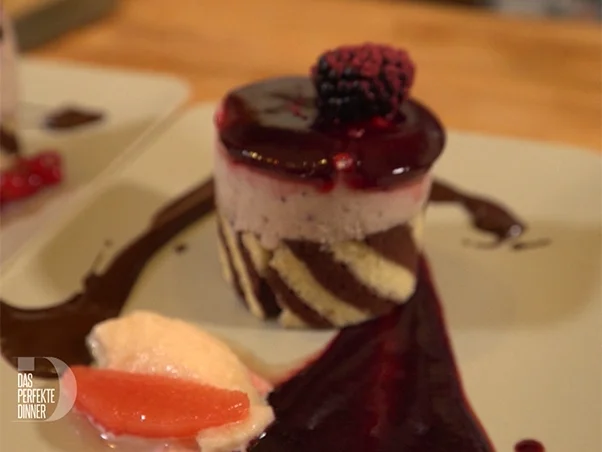 Schoko-Waldfrucht-Törtchen und Grapefruit-Prosecco-Sorbet - Rezept - Bild Nr. 8823