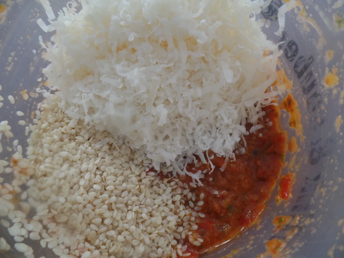 Rezept: Tomaten-Basilikum-Sesam-Pesto Bild Nr. 8837 Tomaten-Basilikum-Sesam-Pesto - Rezept - Bild Nr. 8837