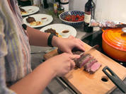 Zweierlei vom Eifelrind mit Kartoffel-Kohlrabi Gratin und Portweinjus - Rezept - Bild Nr. 2
