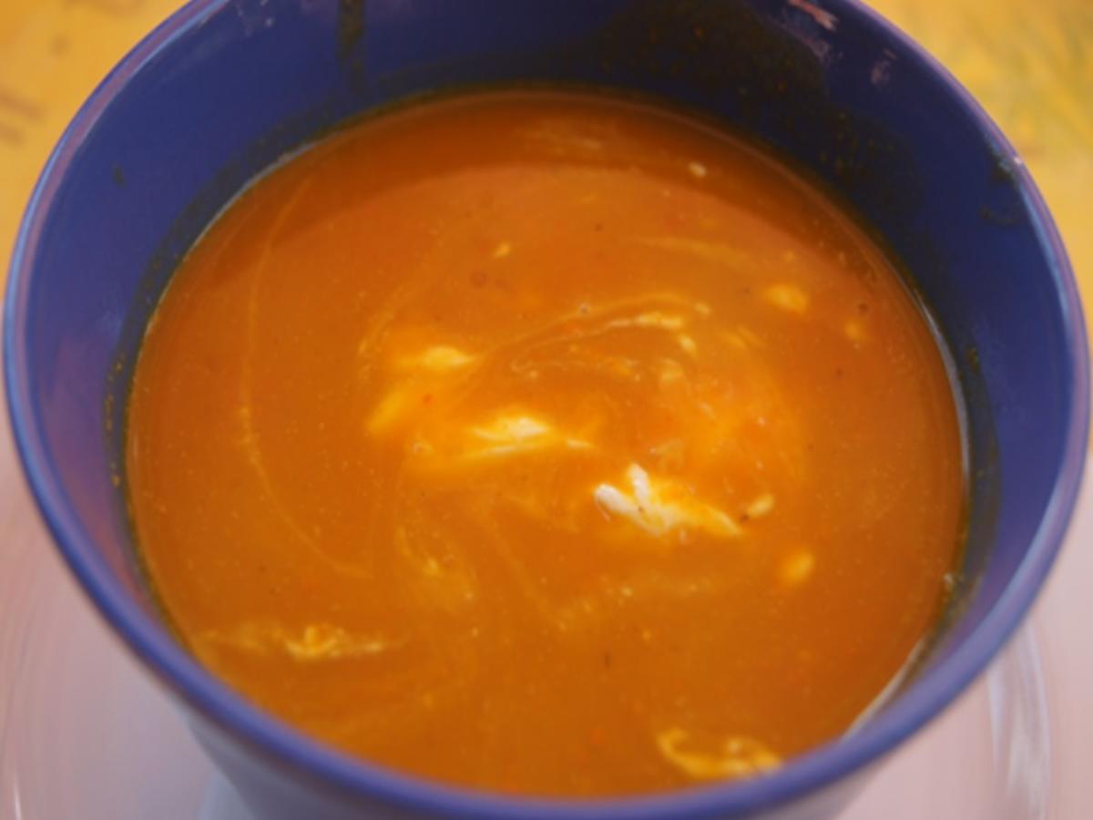 Asiatisch gewürzte Kürbissuppe mit Hähnchenbrustfiletstreifen - Rezept ...