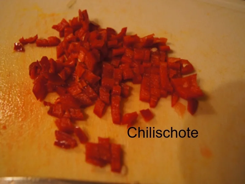 Rezept: Asiatisch gewürzte Kürbissuppe mit Hähnchenbrustfiletstreifen Bild Nr. 7 Asiatisch gewürzte Kürbissuppe mit Hähnchenbrustfiletstreifen - Rezept - Bild Nr. 7