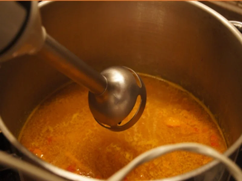 Rezept: Asiatisch gewürzte Kürbissuppe mit Hähnchenbrustfiletstreifen Bild Nr. 11 Asiatisch gewürzte Kürbissuppe mit Hähnchenbrustfiletstreifen - Rezept - Bild Nr. 11