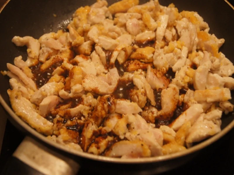 Rezept: Asiatisch gewürzte Kürbissuppe mit Hähnchenbrustfiletstreifen Bild Nr. 13 Asiatisch gewürzte Kürbissuppe mit Hähnchenbrustfiletstreifen - Rezept - Bild Nr. 13