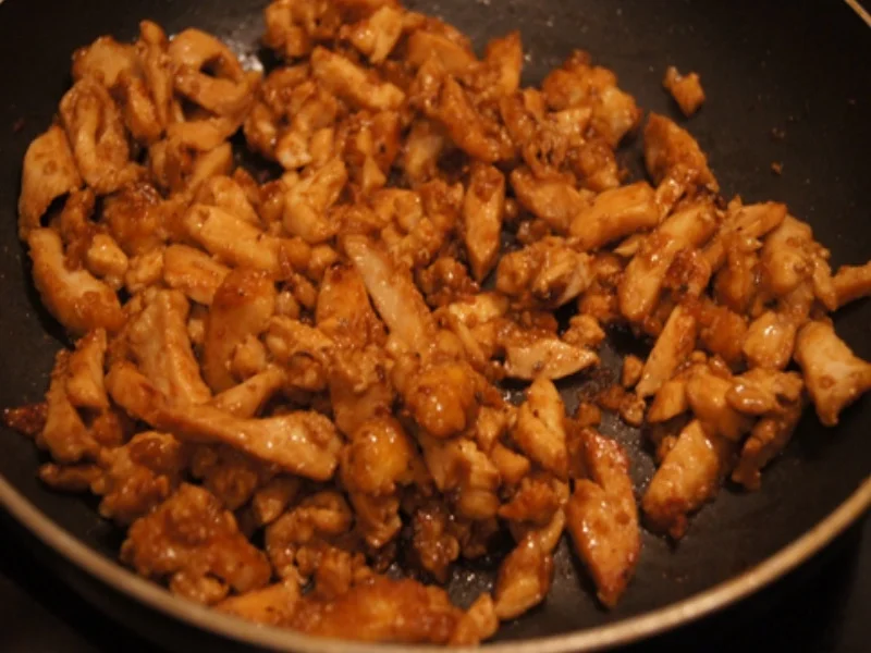 Rezept: Asiatisch gewürzte Kürbissuppe mit Hähnchenbrustfiletstreifen Bild Nr. 14 Asiatisch gewürzte Kürbissuppe mit Hähnchenbrustfiletstreifen - Rezept - Bild Nr. 14