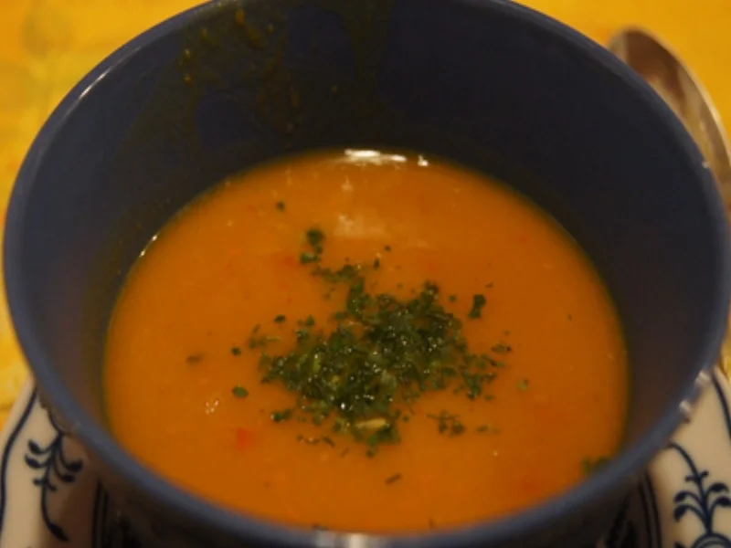 Rezept: Asiatisch gewürzte Kürbissuppe mit Hähnchenbrustfiletstreifen Bild Nr. 17 Asiatisch gewürzte Kürbissuppe mit Hähnchenbrustfiletstreifen - Rezept - Bild Nr. 17