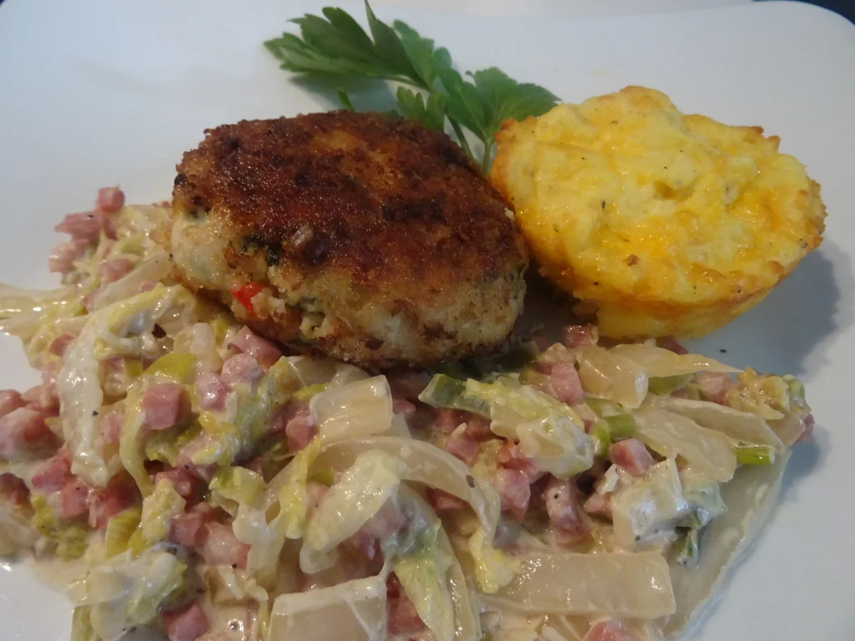 Geflügelfrikadellen mit Rahm-Chinakohl und Kartoffelmuffins, Kochbar-Challenge 9.0 - Rezept - Bild Nr. 8851