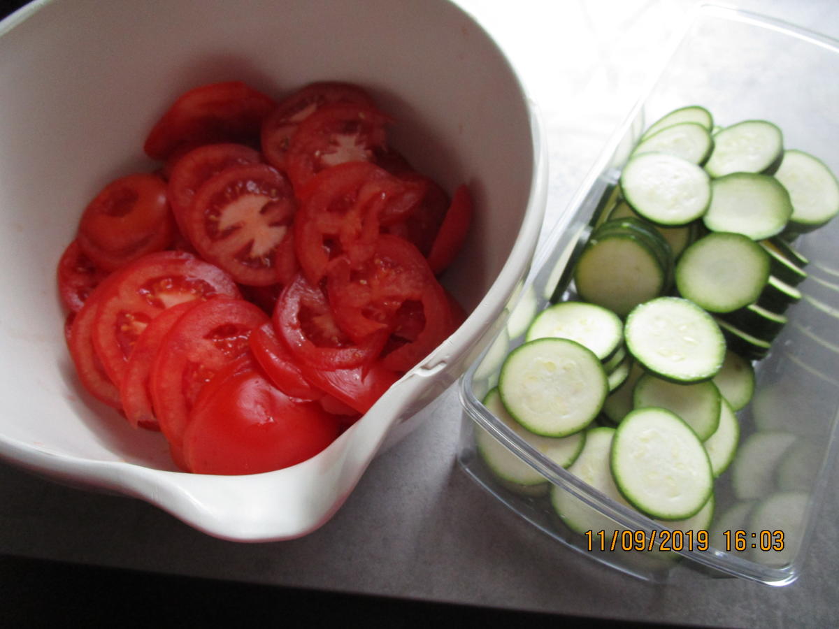 Auflauf mit Gehacktem, Tomaten, Zucchini und Reis - Rezept - Bild Nr. 8860