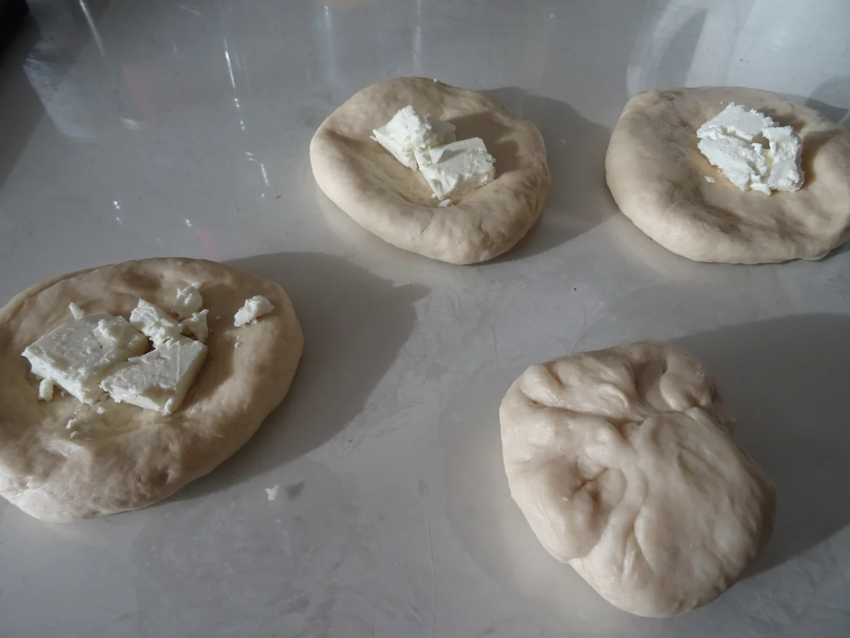 "Poaca", türkische Brötchen mit Schafskäsefüllung - Rezept - Bild Nr. 8858