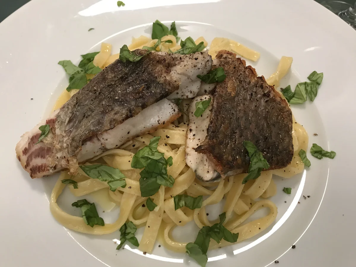Barramundi mit Lemonen-Knoblauch-Pasta - Rezept - Bild Nr. 8855