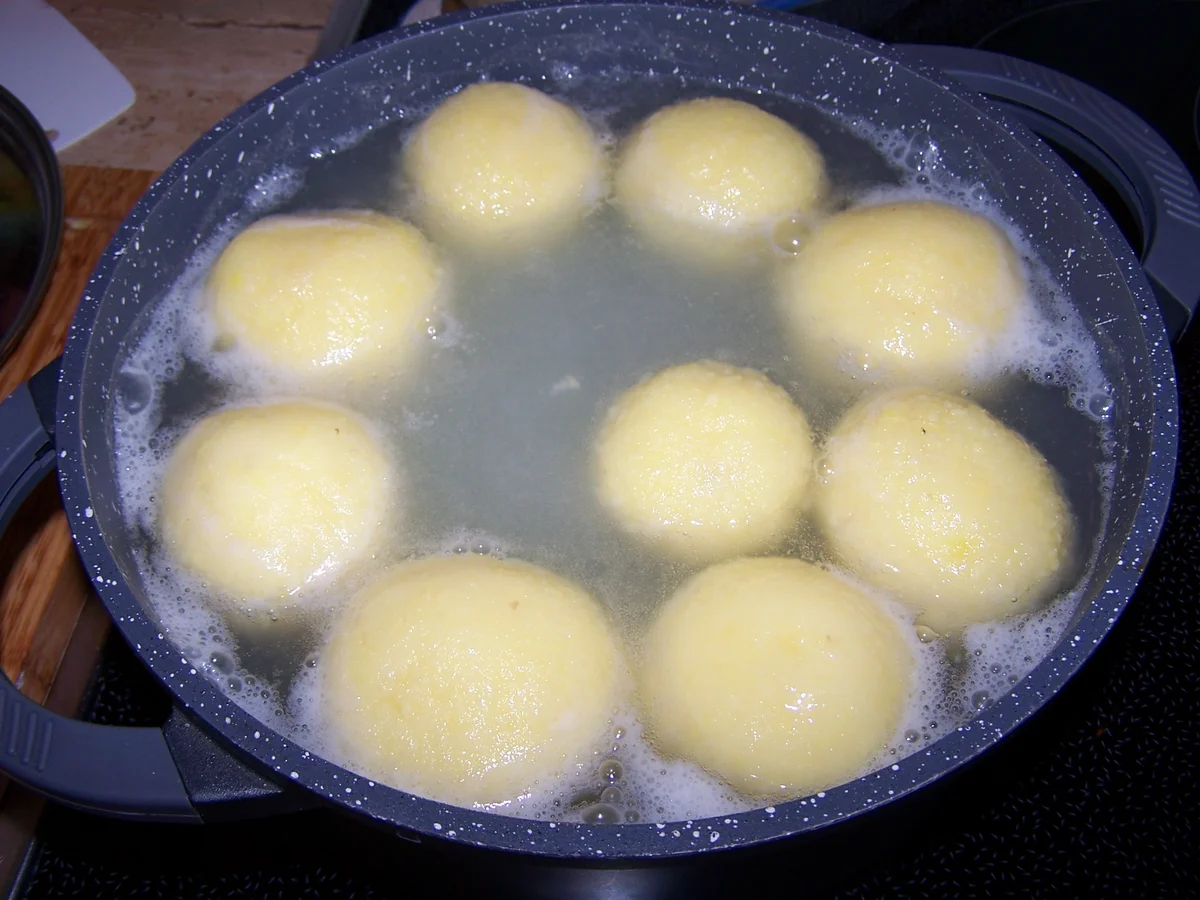 Puten Oberkeule mit einer Soße und Knödel - Rezept - Bild Nr. 8857