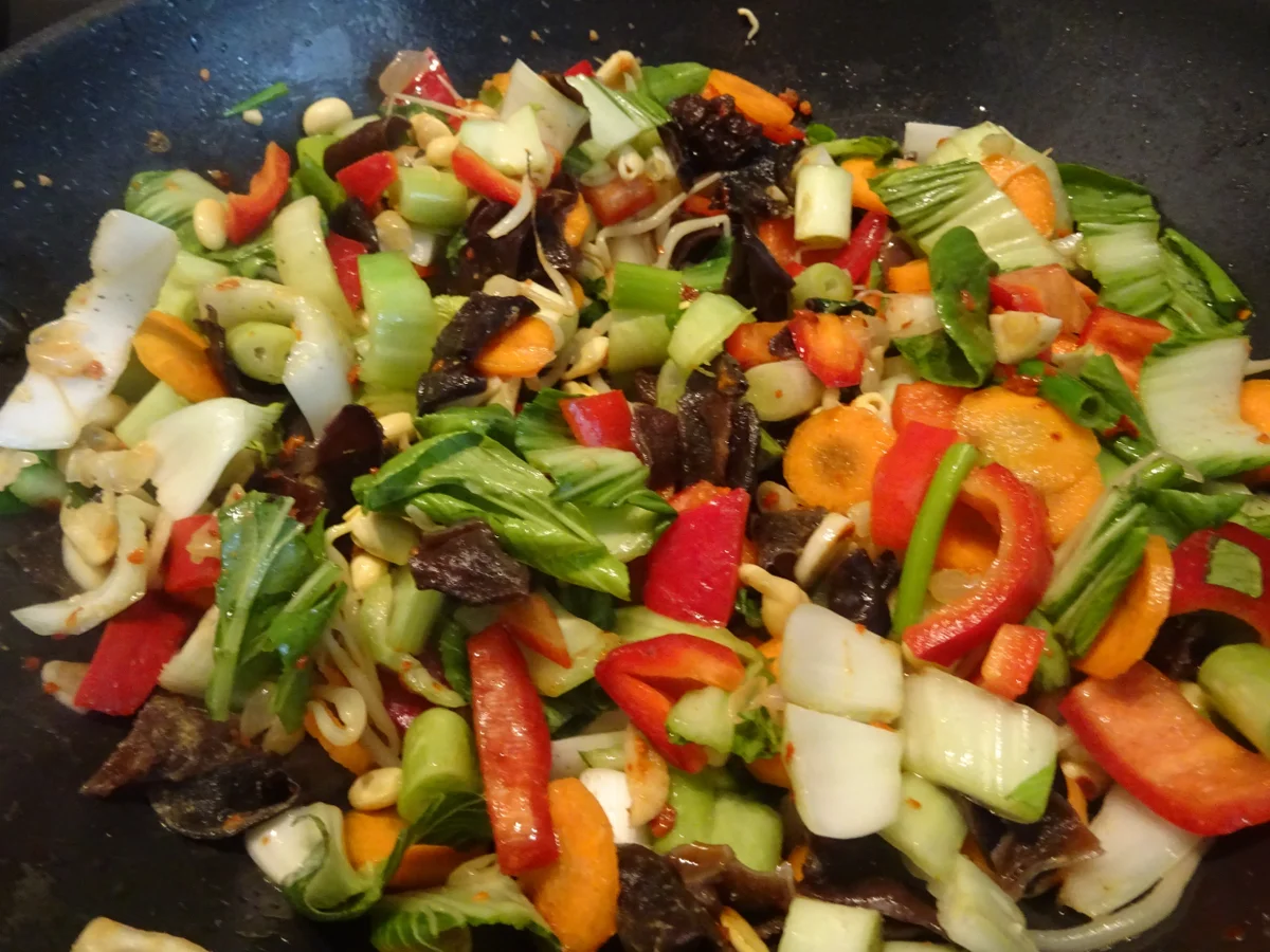 Rezept: Asiatische Gemüsepfanne mit Mie-Nudeln und knusprigen Fleisch-Streifen Bild Nr. 8858 Asiatische Gemüsepfanne mit Mie-Nudeln und knusprigen Fleisch-Streifen - Rezept - Bild Nr. 8858